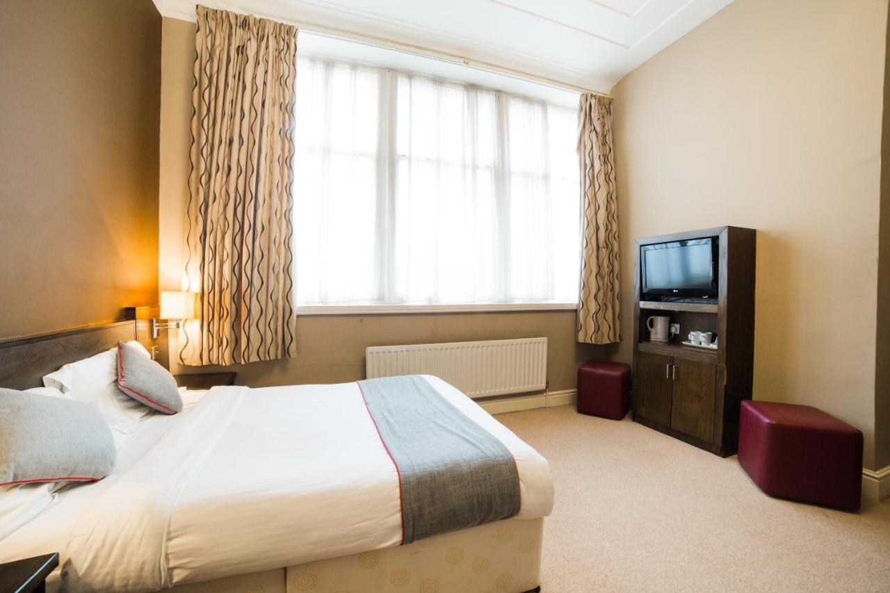 Oyo Majestic Hotel 2*